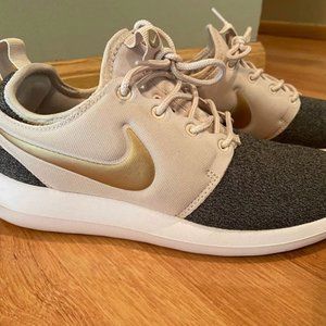 Women’s Nike Roshe Two Knit